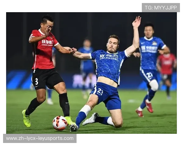 足球内收型边卫的战术职责及其对球队攻防转换的影响